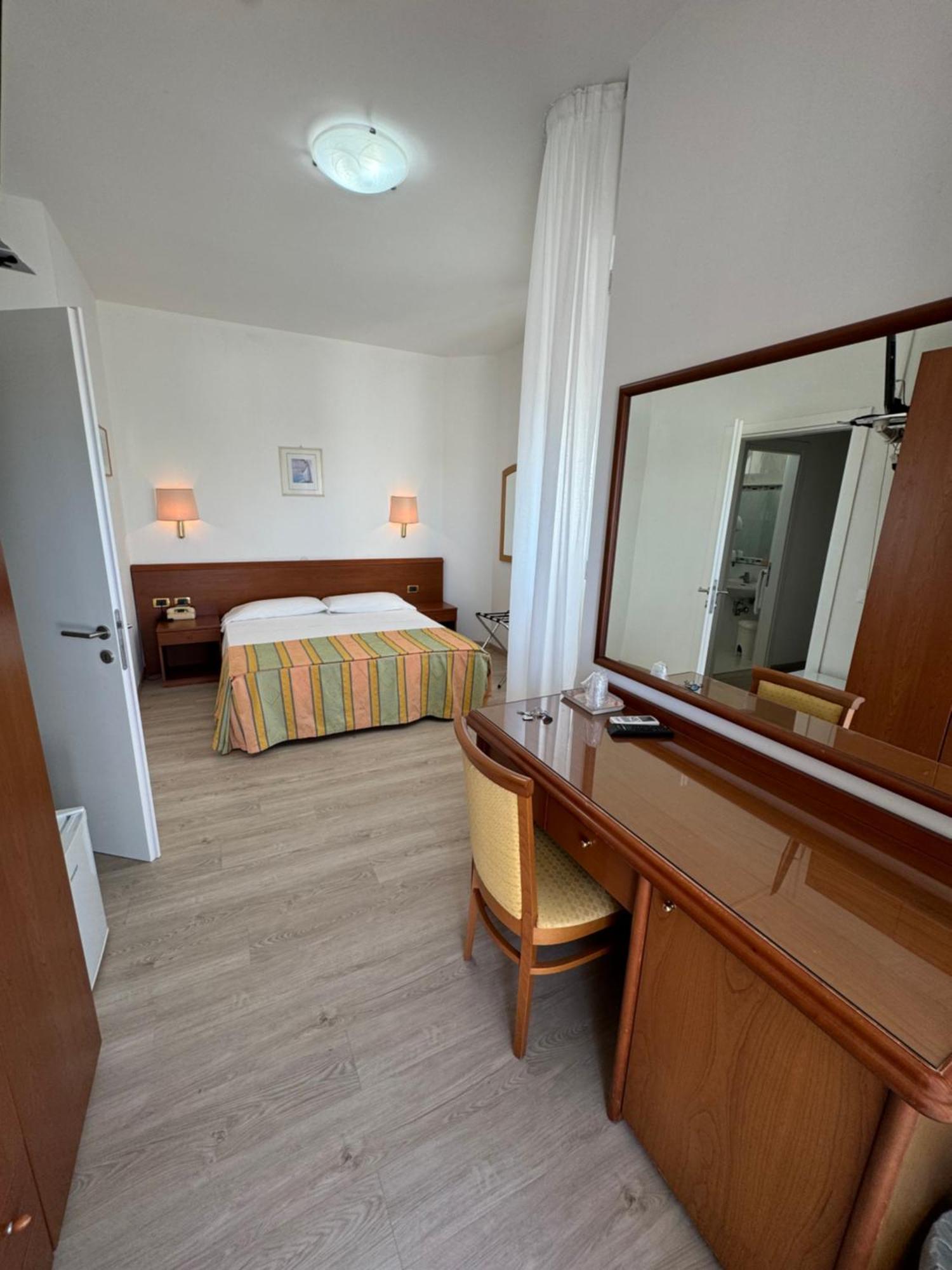 Hotel San Francisco Lignano Sabbiadoro Eksteriør bilde