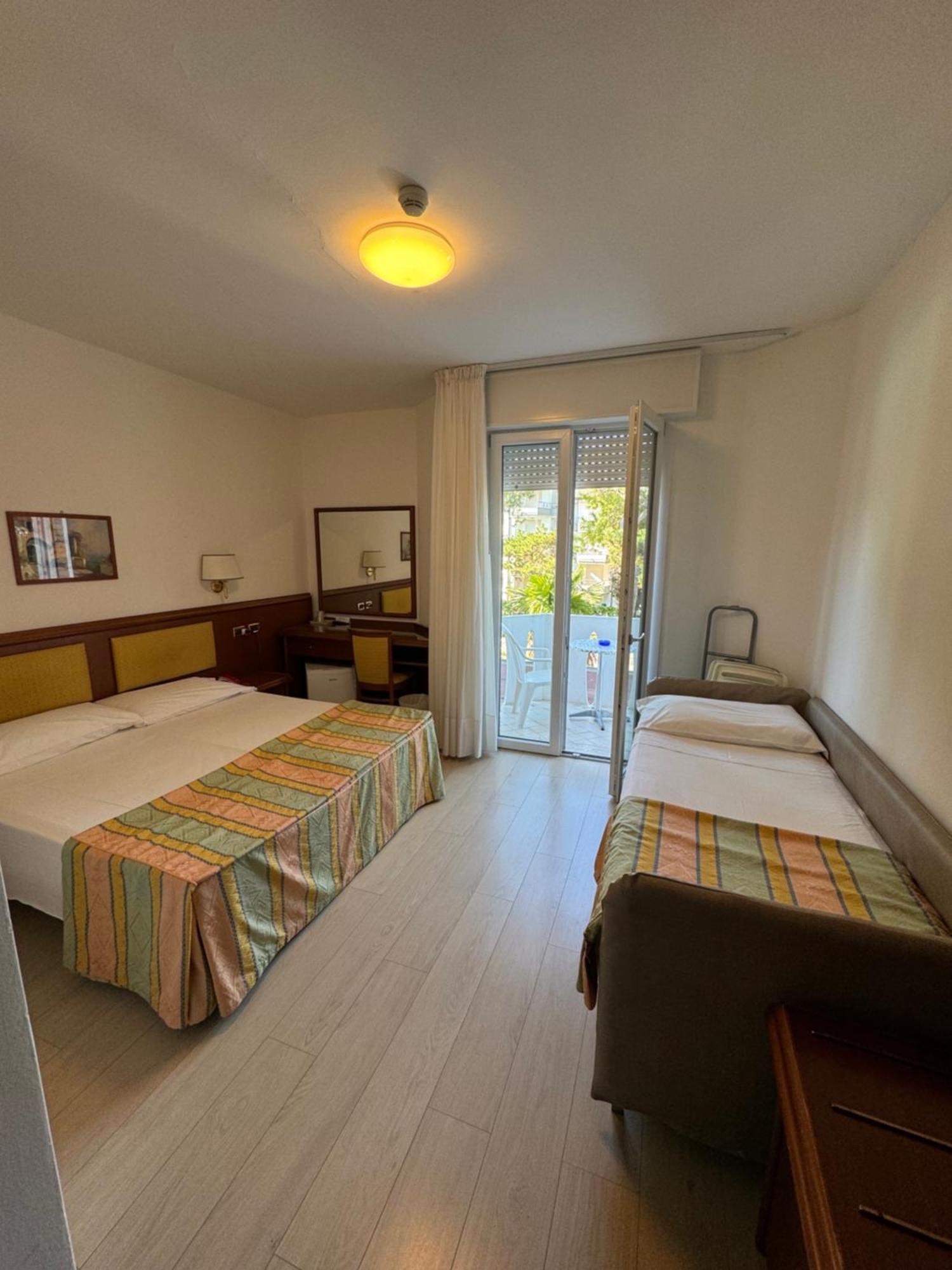 Hotel San Francisco Lignano Sabbiadoro Eksteriør bilde